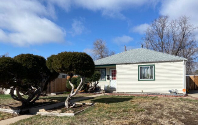 Building Photo - 1601 S Yates St