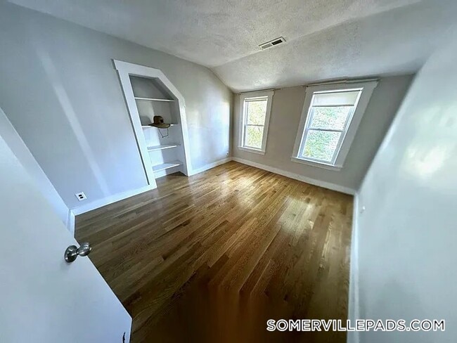 Building Photo - 14 Dow St