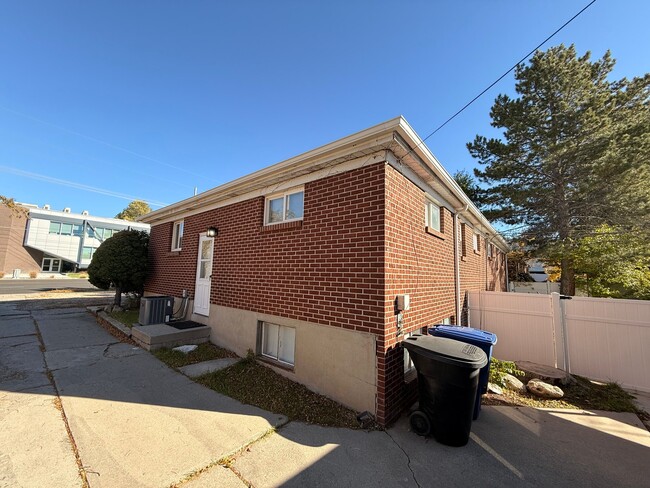 Building Photo - 1520 E 3900 S