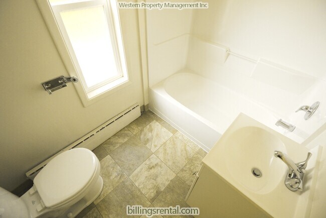 Baño - 711 Avenue B