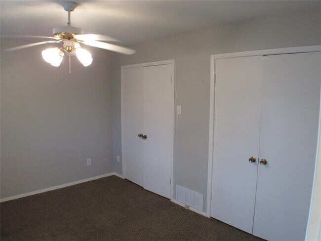 Foto del edificio - 10406 Shadow Bend Dr