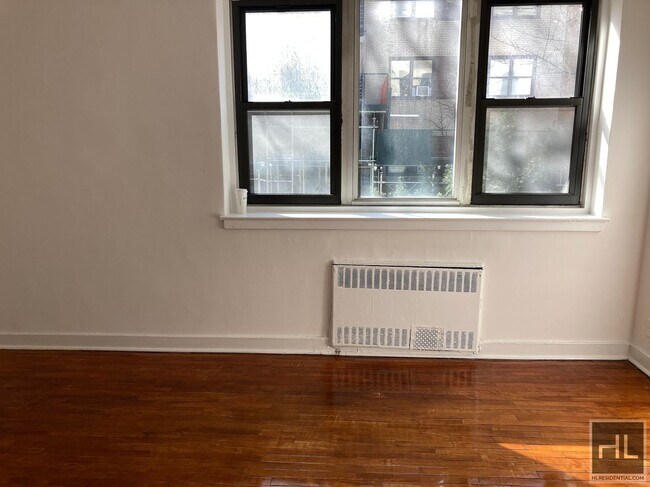 Foto del edificio - NO FEE Studio in Lenox Hill! Won't Stay on...