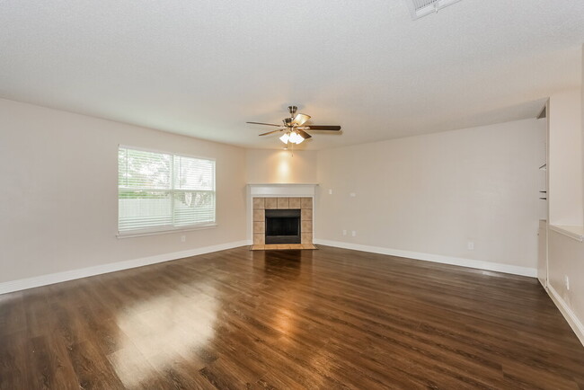 Building Photo - 7912 Whitney Ln