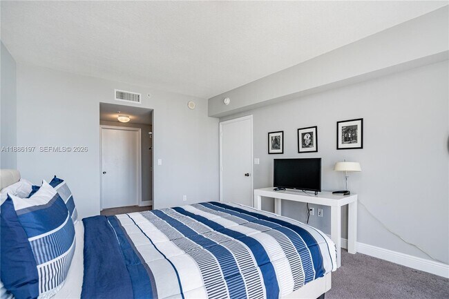 Foto del edificio - 1750 N Bayshore Dr