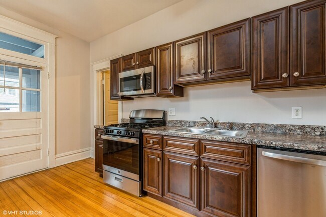 Foto del edificio - 3722 N Bosworth Ave