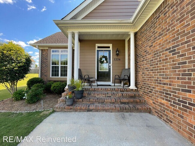 4 br, 2.5 bath House - 1226 Greenwich Pass photo'