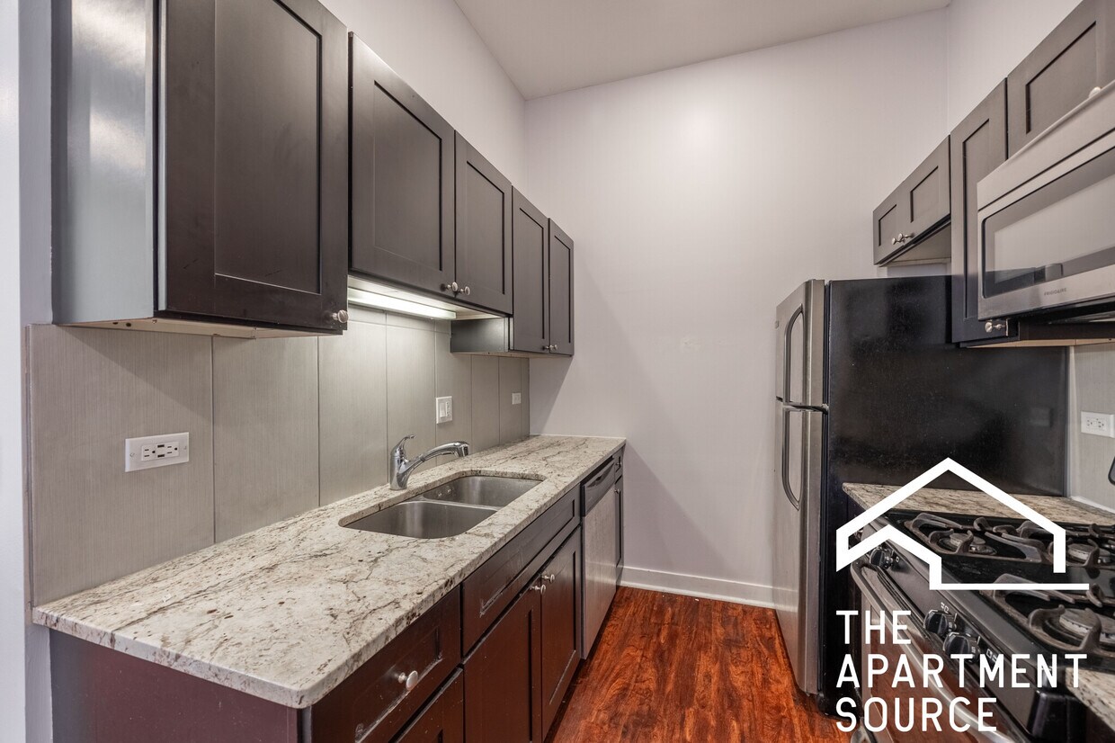 Foto principal - 2945 W Rosemont Ave