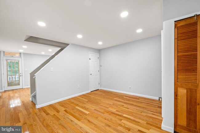 Building Photo - 602 Summer St