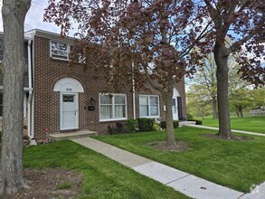 Building Photo - 935 Banbury Ct
