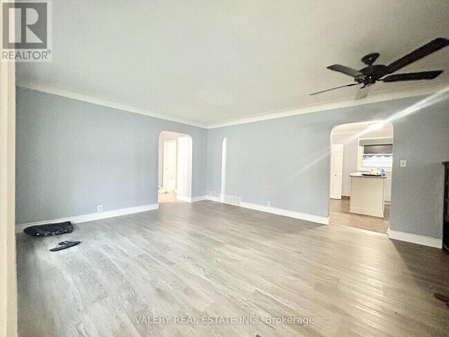 Photo du bâtiment - 3843 Hillcrest Blvd