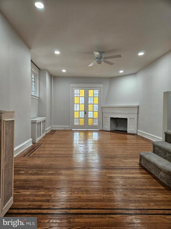 Building Photo - 409 W Mt Airy Ave