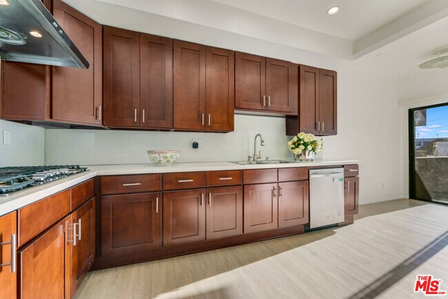 Foto del edificio - 1727 S Bentley Ave