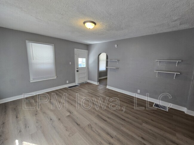 Foto del edificio - 908 W 6th St