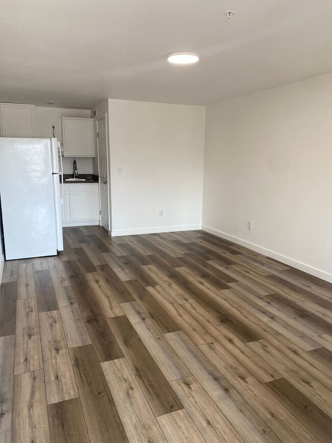 Building Photo - Newly Renovated Studio Apartments availabl...