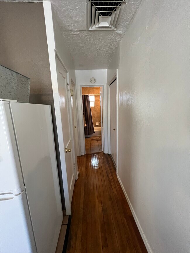 Building Photo - 5400 Marble Ave NE