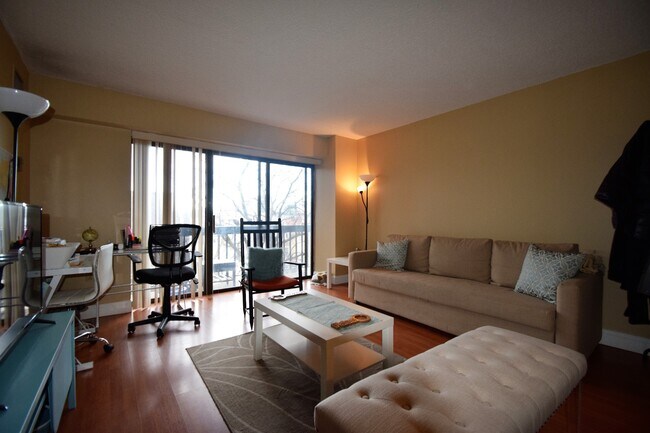 Foto del edificio - 15 N Beacon St