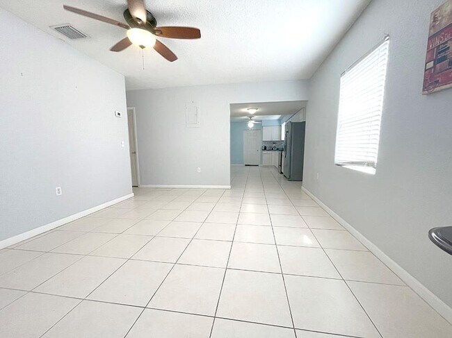 Foto del edificio - 324 SW 22nd St