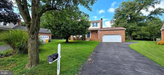 Building Photo - 1526 Palm Ct