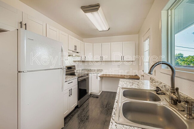 Building Photo - 11850 W Independence Ave