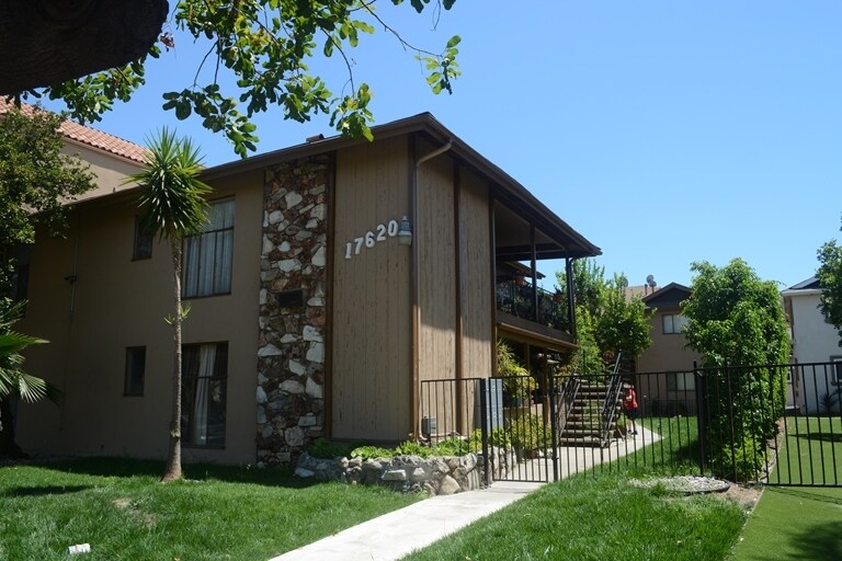 Primary Photo - 17620 Burbank Blvd