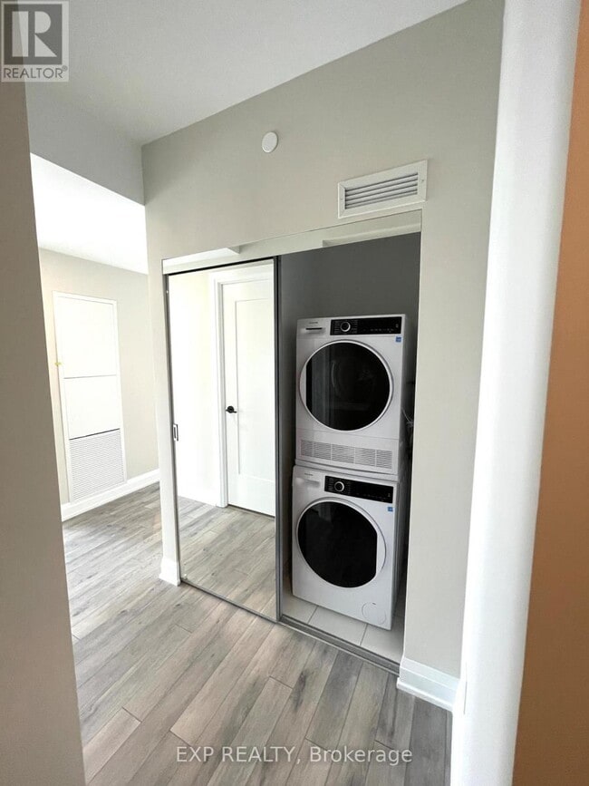 Building Photo - 15 Skyridge Dr