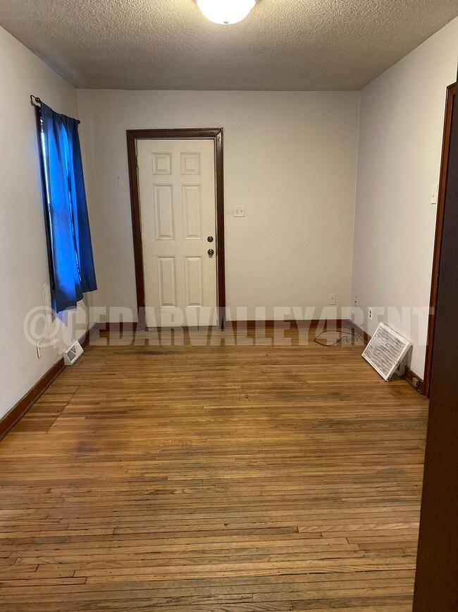 Foto del edificio - 2 Bedroom, 1 bath house in Waterloo