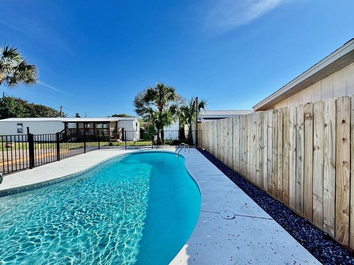Foto principal - Recently Renovated 2 Bedroom / 2 bathroom ...