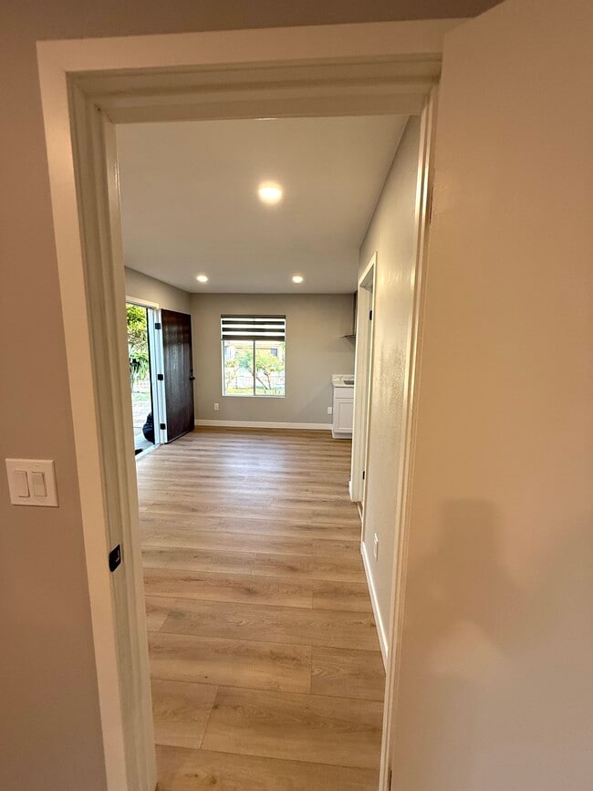 Building Photo - 6186 Daisy Pl