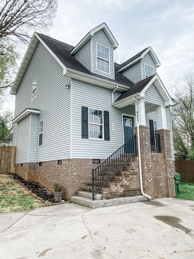 Building Photo - Beautifully renovated 3BR/2BA in Maryville