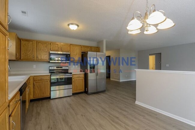 Building Photo - 50% Off DECEMBER Rent - Move-In By 11/30/22