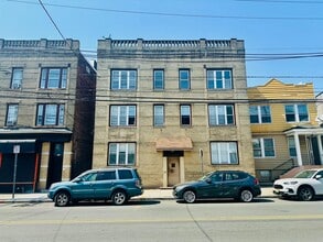 Building Photo - 209 Garfield Ave