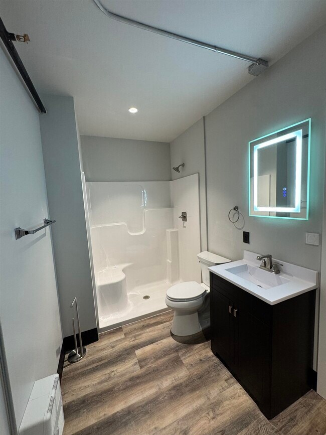 Foto del edificio - 824 W 8th St