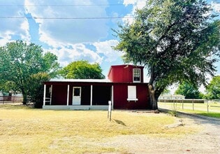 Building Photo - 808 S Yosemite St
