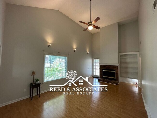 Foto del edificio - Collierville Townhouse Located on Corner Lot!