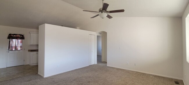 Building Photo - 840 Heather Pl