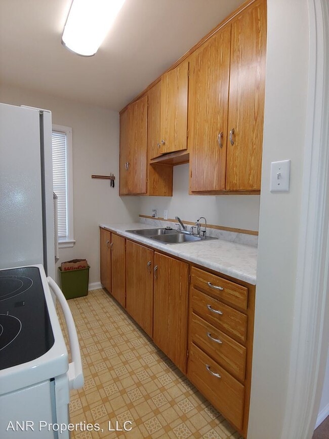 Building Photo - 4 br, 1 bath House - 58 Maplewood