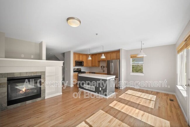 Building Photo - 611 Tantra Dr