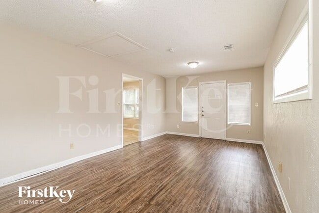 Building Photo - 1407 Gibbins Rd