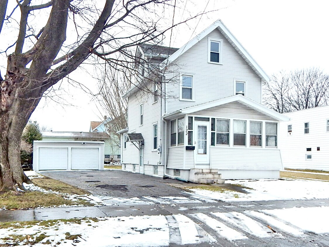 Primary Photo - 122 W Maple Ave