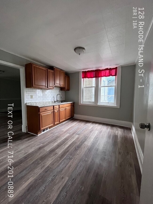 Building Photo - 128 Rhode Island St