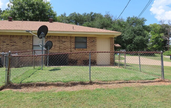 Foto del edificio - Whitehouse ISD - 2 Bedroom, 1 Bath Duplex