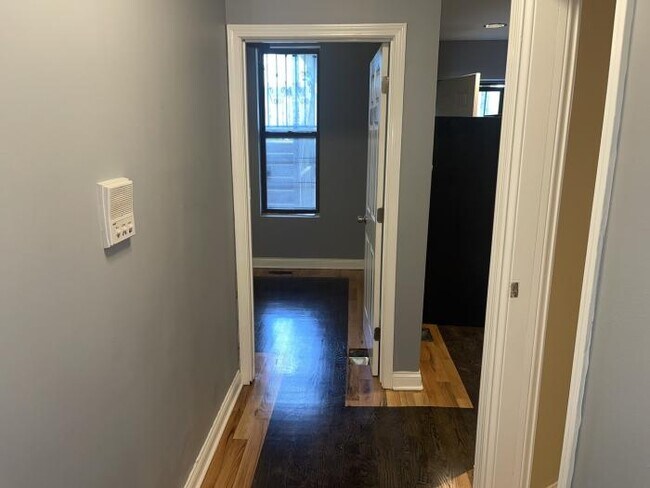 Building Photo - 2 bedroom in Chicago IL 60628