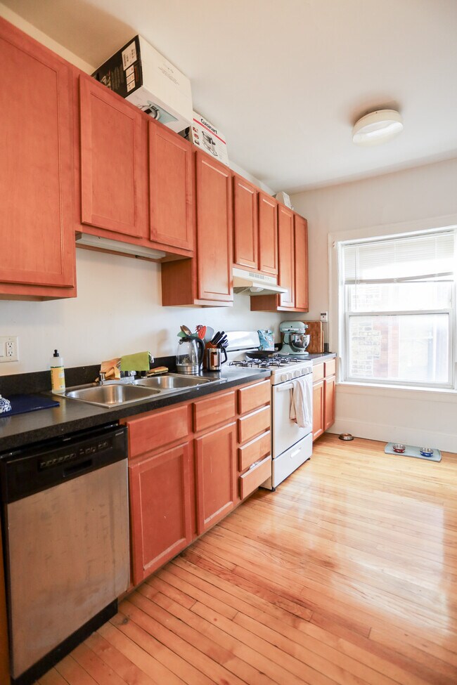 Foto del edificio - 3442 N Elaine Pl