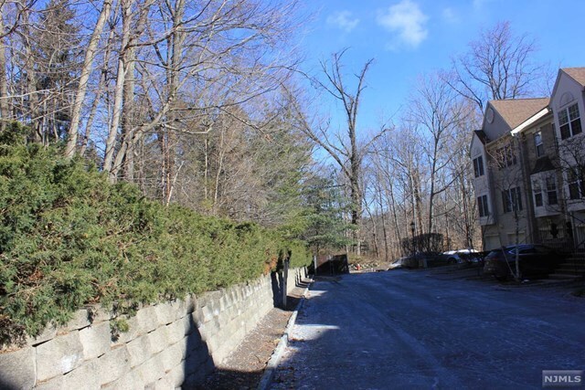 Building Photo - 834 Roanoke Ct