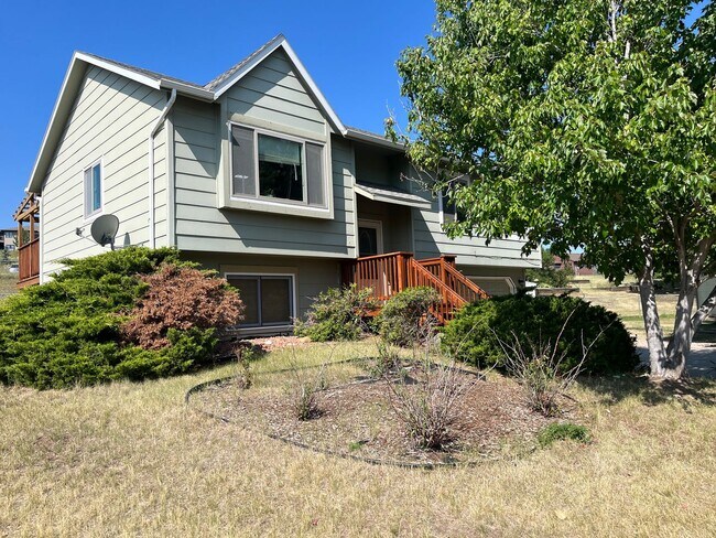Building Photo - ~ APPLICATIONS PENDING ~ 4 Bedroom, 2 Bath...