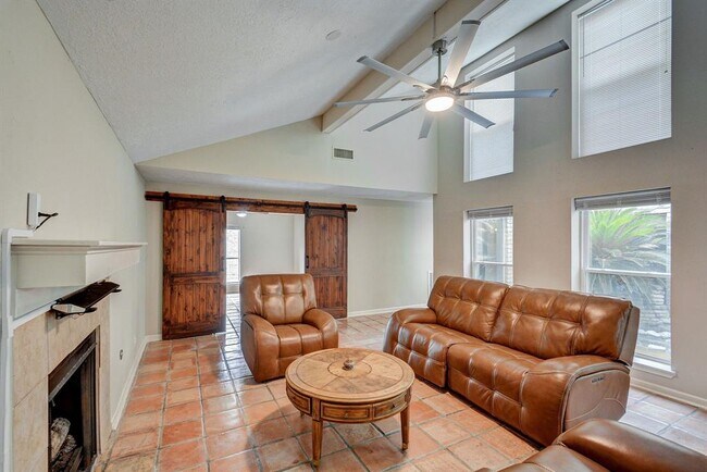 Building Photo - 4611 Laurel Heights Ct