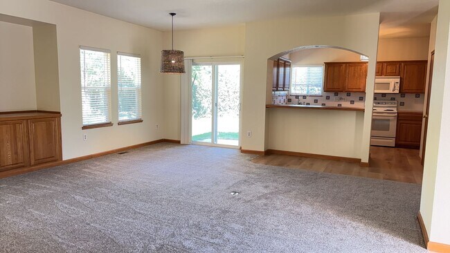Building Photo - Spacious 3-Bed Home with Yard – Available Now