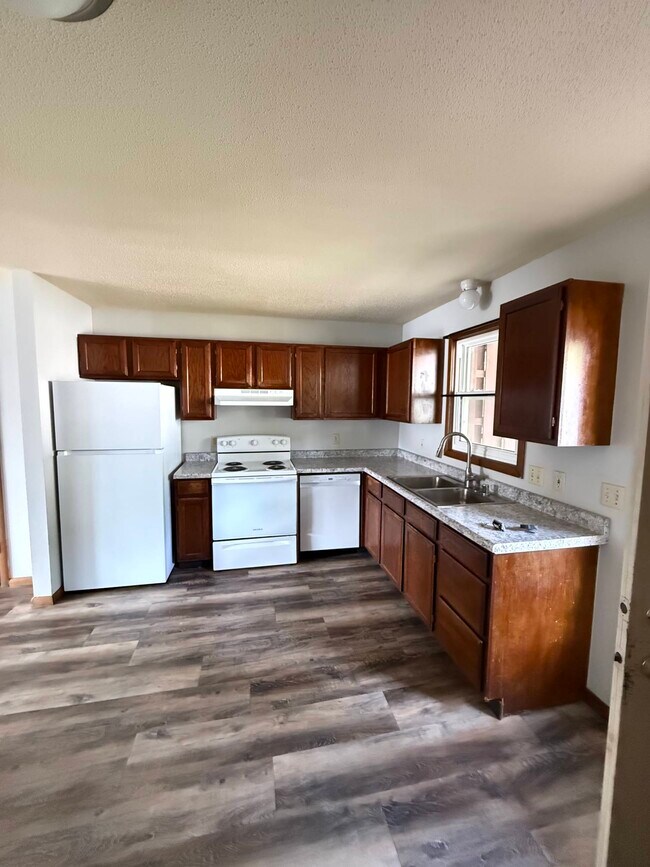 Building Photo - 3218 Oak Knoll Dr