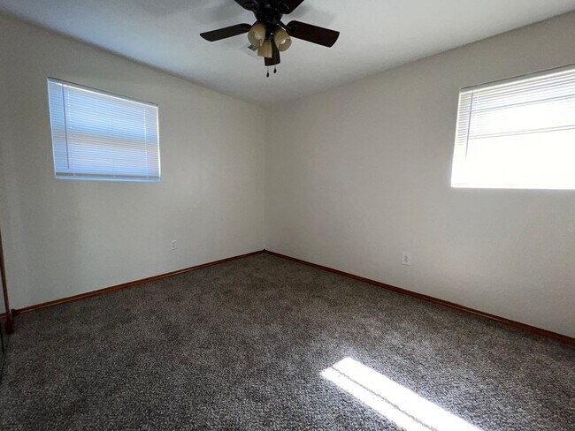Foto del edificio - 6954 SW Forest- $200 OFF AT MOVE IN!