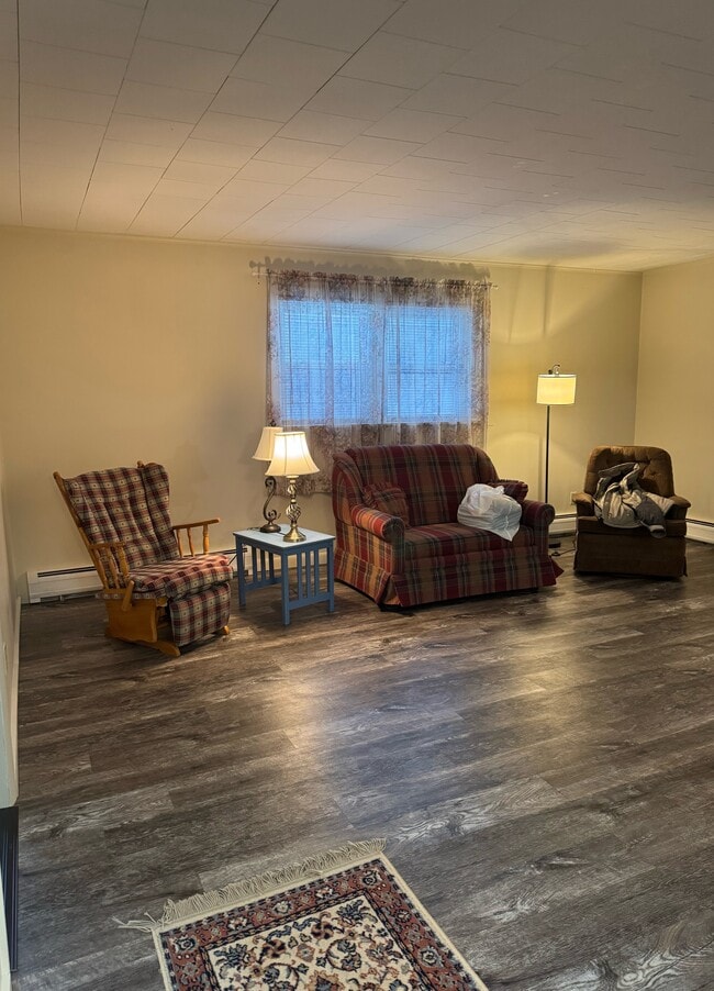 Building Photo - 1 VT-109